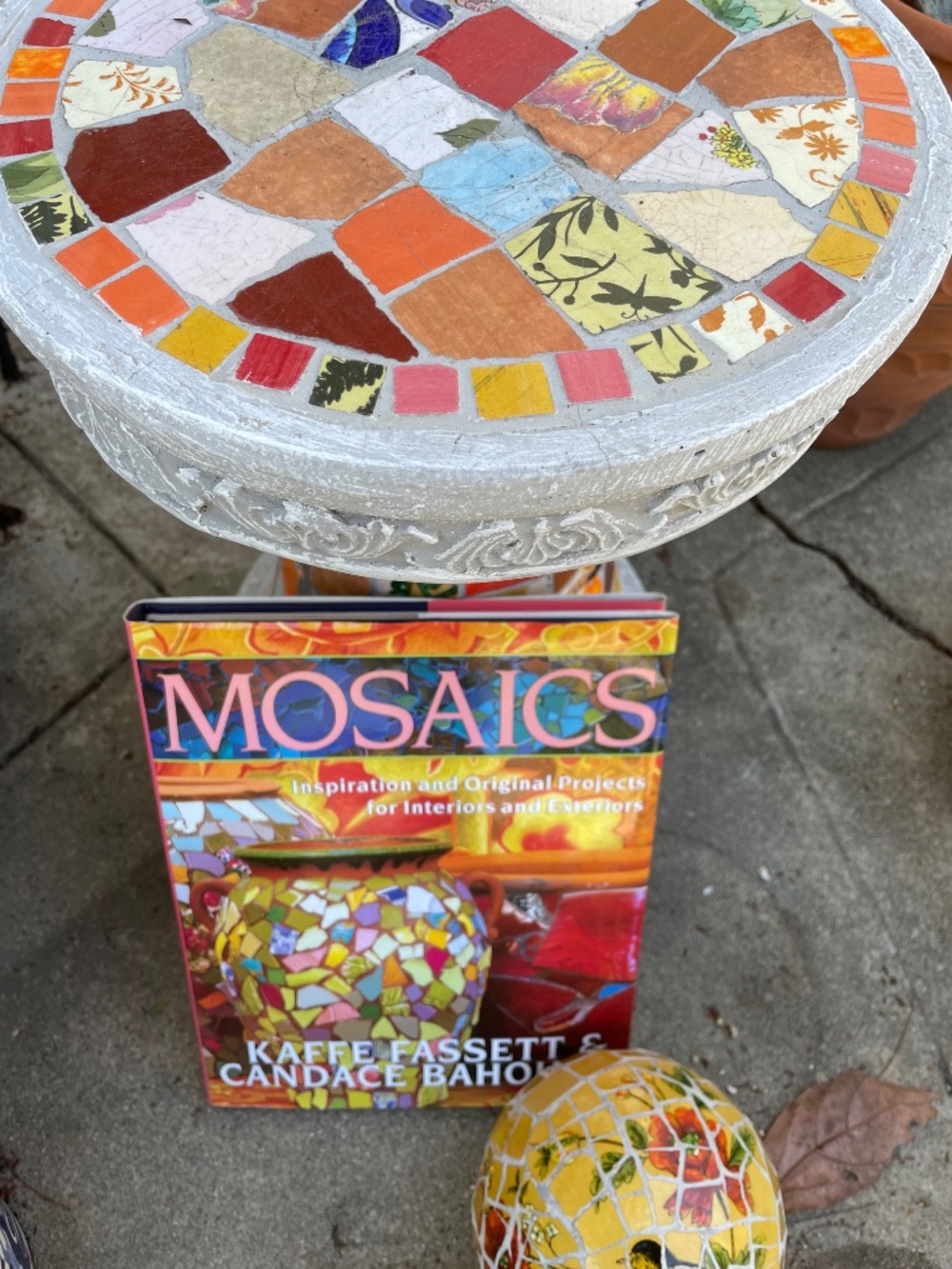 Mosaics: Inspiration and Original Projects for Interiors and Exteriors - Picture 3 of 16